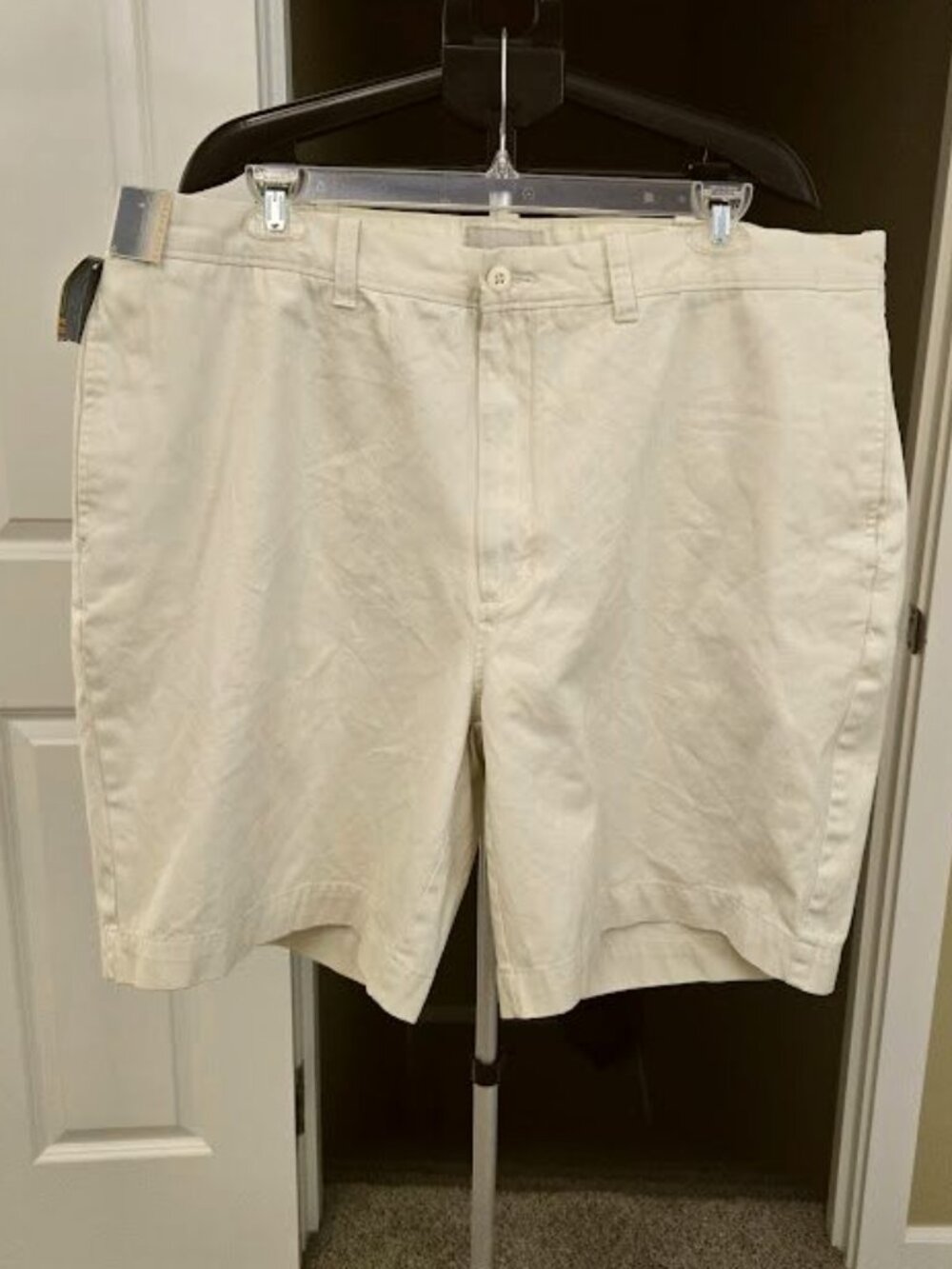 NWT Breakwater mens sz 44 shorts - off white